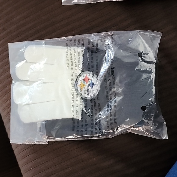 *New Women's Pittsburgh Steelers Gloves* - Picture 2 of 2